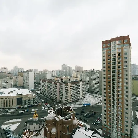 Apartment Cozy On Gmyri 12b Near Metro Poznyaki *